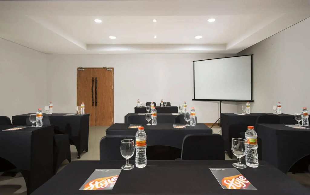 Yellow Star Gejayan Hotel
