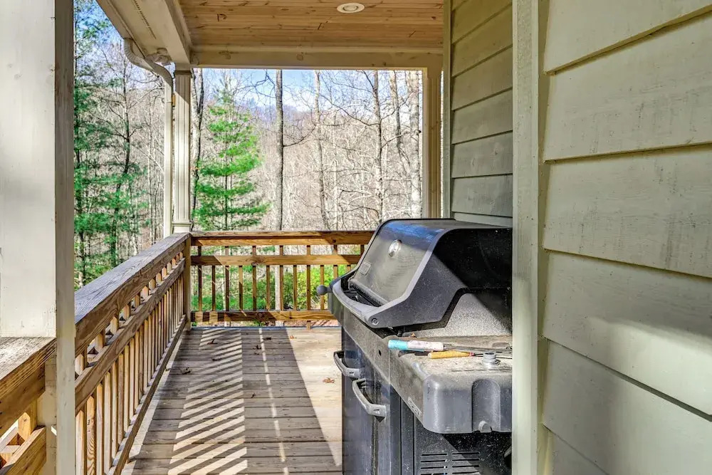 13 Mi to Cashiers! Family Cabin w/ Wraparound Deck