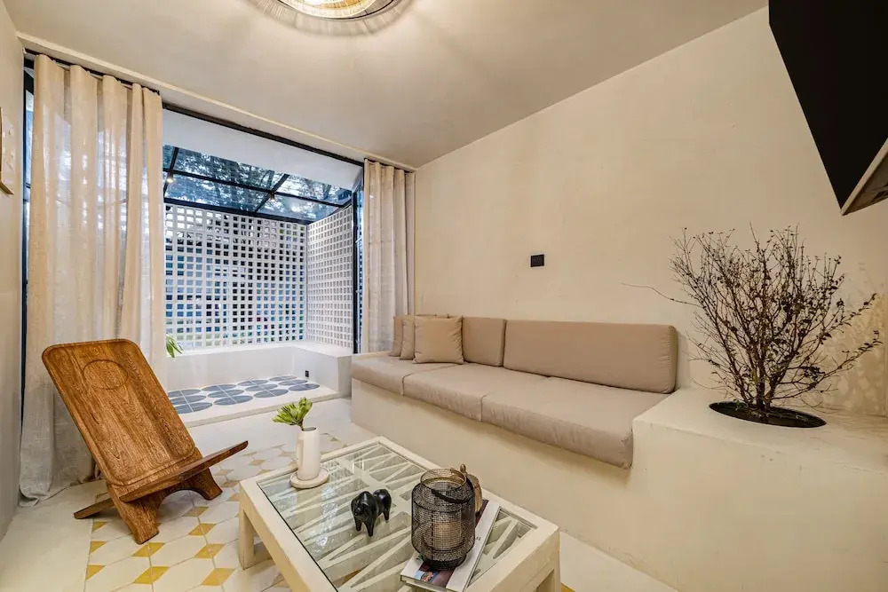 Provenza 6 Bedroom House by HOUSY HOST
