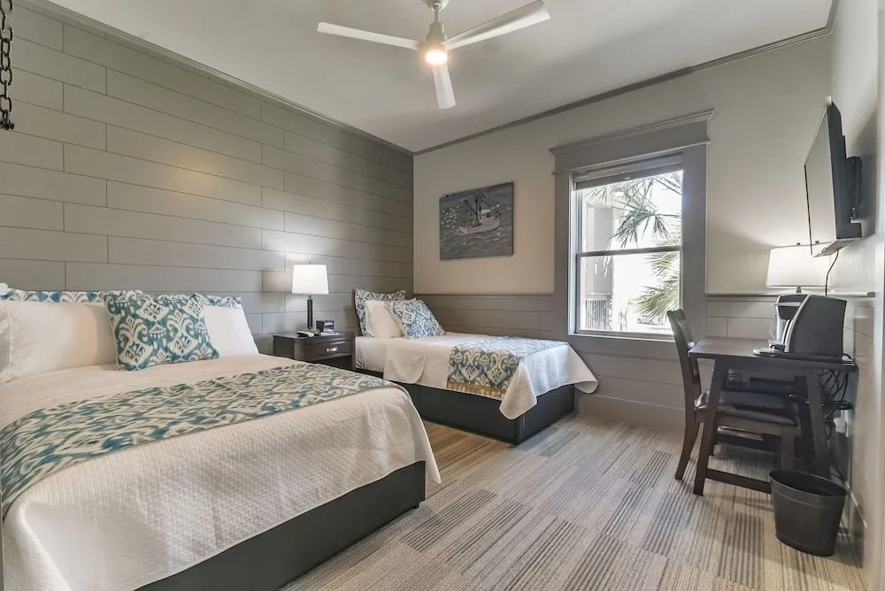 Harborwalk Lodge