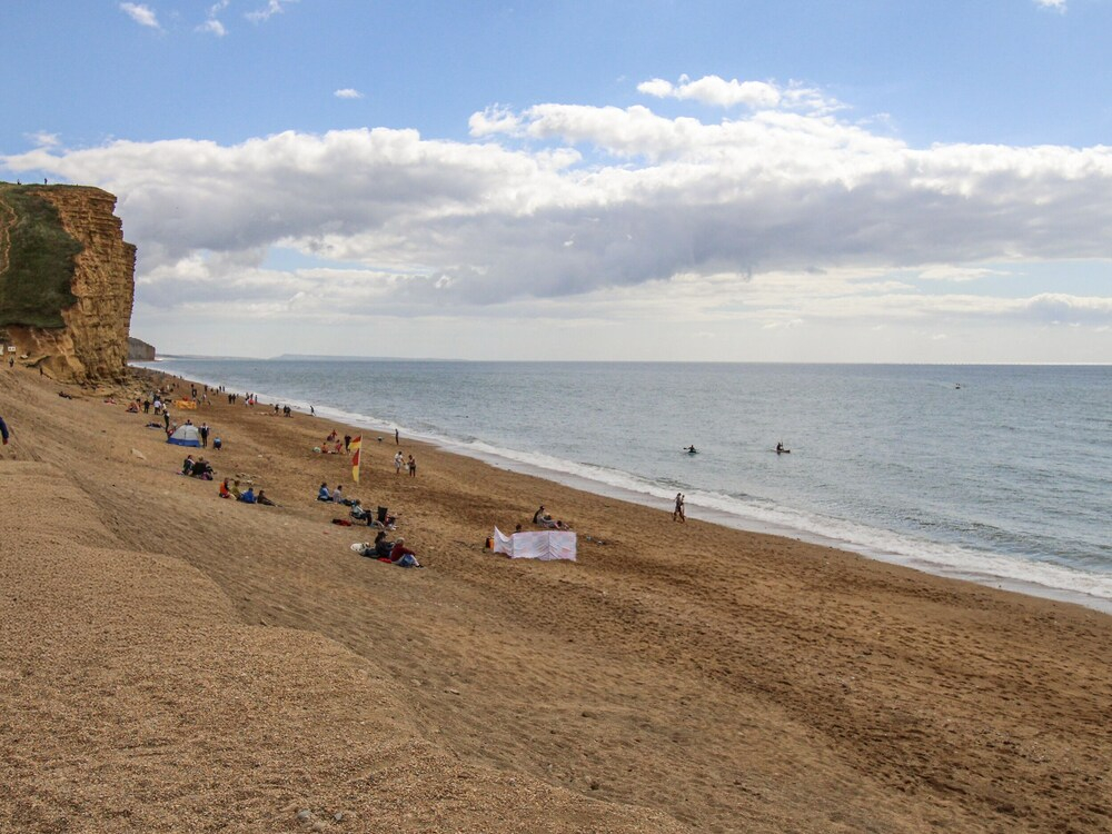 Beachcombers, 13 Chesil House