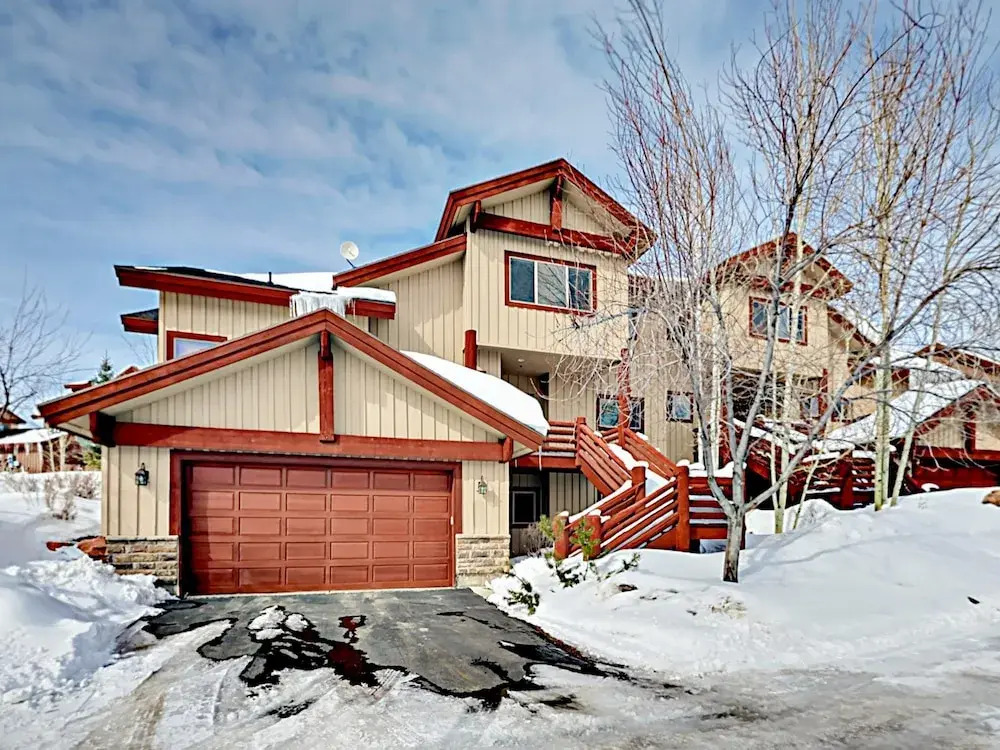 8437 Pointe Dr Home