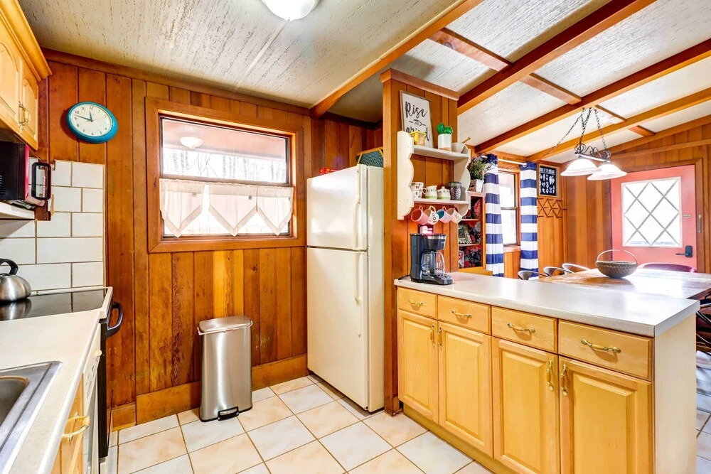 Pet-Friendly Home with Deck at Big Bass Lake!