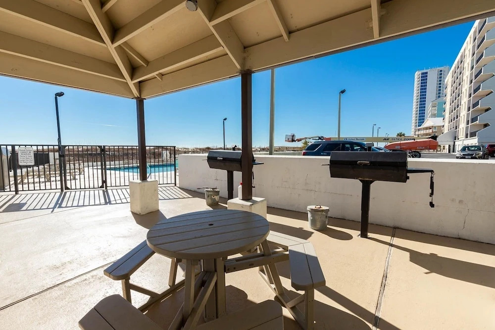 Island Winds East 107 2 Bedroom Condo by Redawning