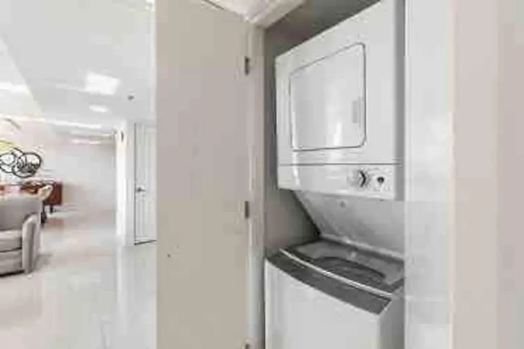 Bahia Mar Solare Tower 6th floor Bayview Condo 2bd 2ba with Pools and Hot tubs