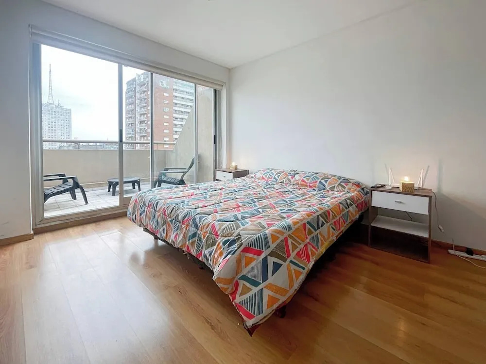 Spacious Studio in San Telmo with Balcony, Gym Pool
