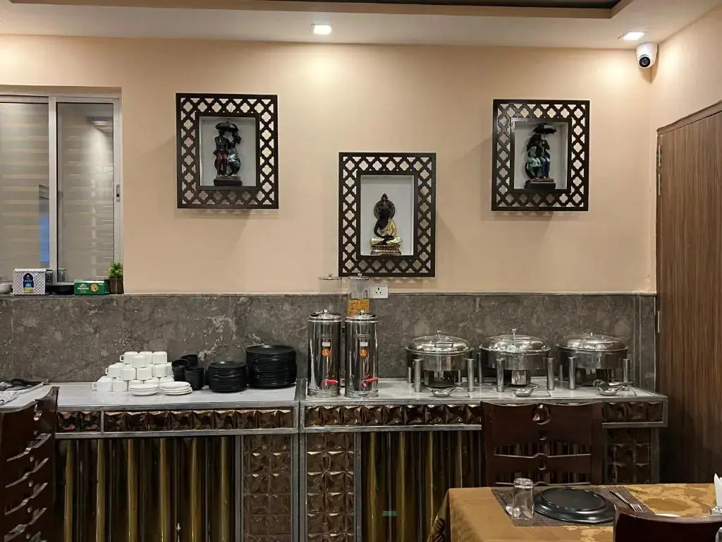 Hotel Royal Inn igi