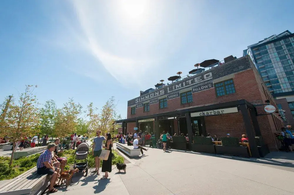 Monki Di Executive Suites - GLAS - Luxury Inner City Home 3 min to Downtown w Private Rooftop Patio Fireplace