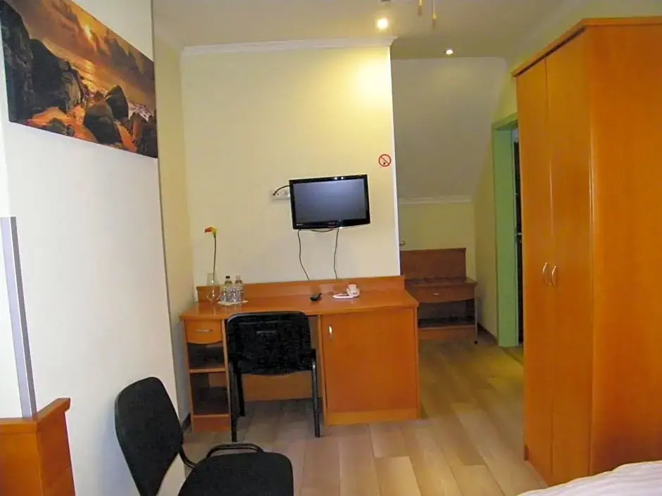 Hotel Restauracja Tawerna Gliwice - duży parking gratis