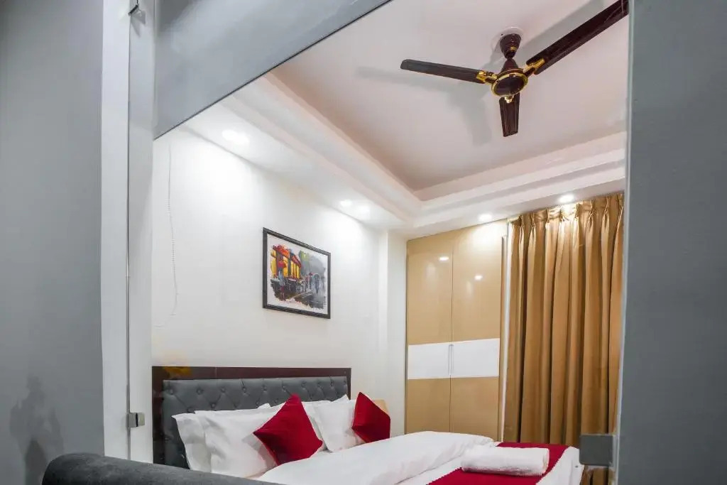 The Lodgers 1 BHK Serviced Apartment Golf Course Road Gurgaon