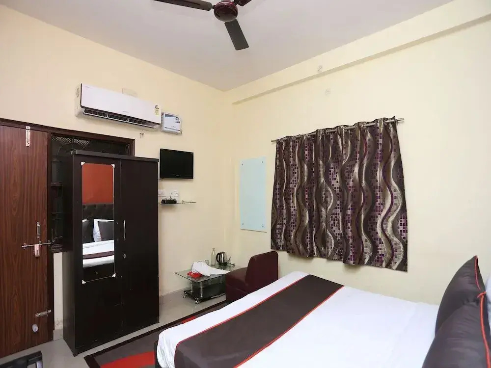 OYO Flagship 128 AIIMS BHU