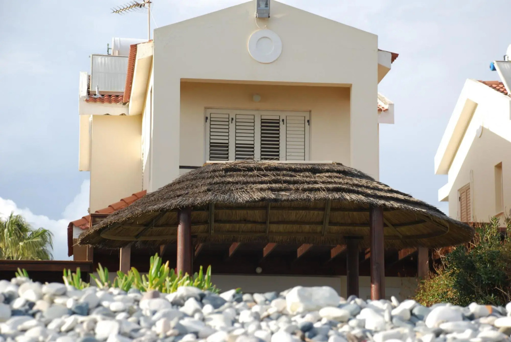 Beachfront Villa Meneou 5
