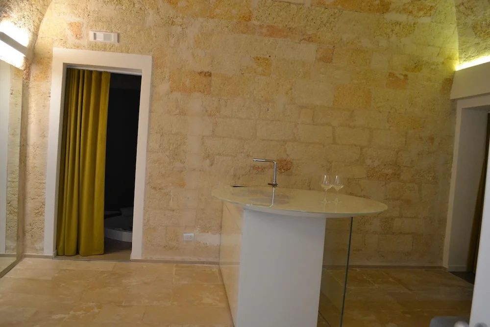 Corte Cairoli B&B and Suites