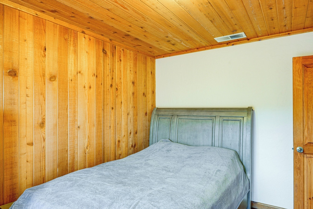 Private Sauna & Mtn-view Deck! Kern County Home