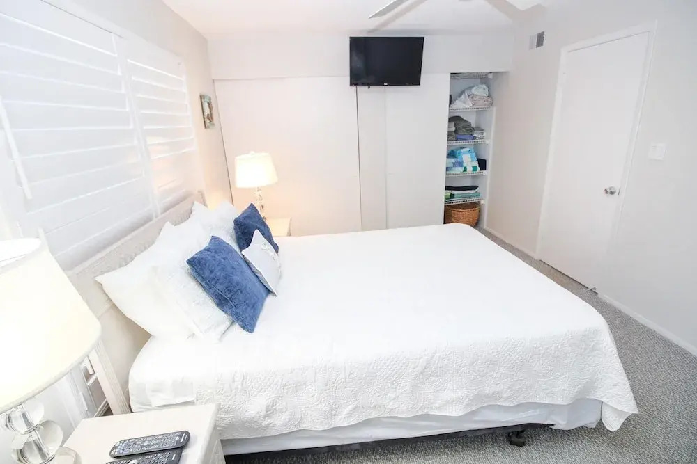 Colony Beach Club 126