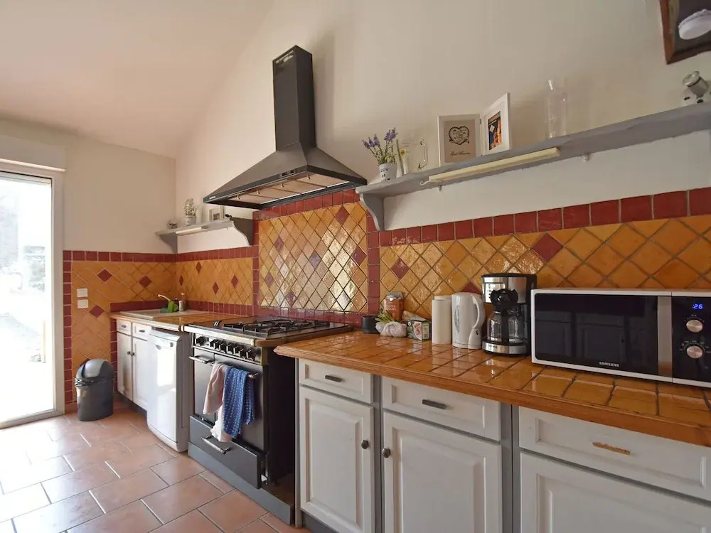 Spacious Villa With Private Swimming Pool in Marseillette