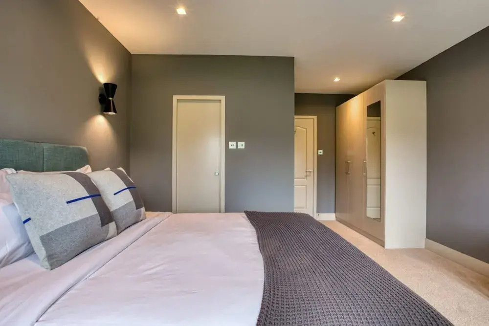 Lovely 2bed 2bath W/balcony in London Bridge, London