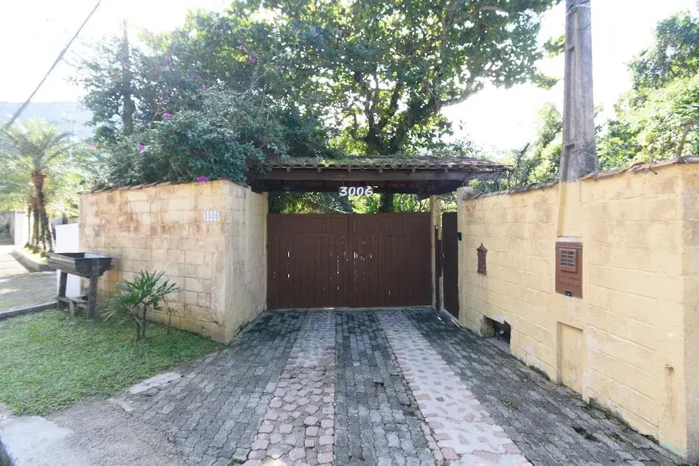 Casa com piscina aquecida a 100m da praia Maresias