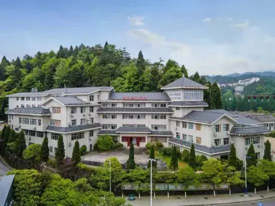 Weimei Lake-view Hotel