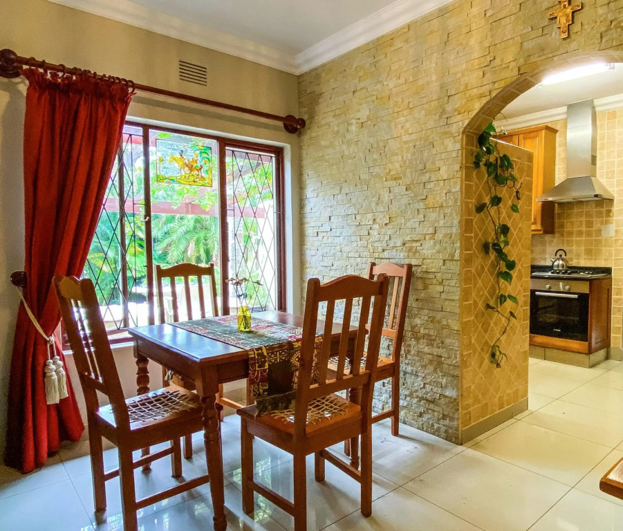 La Mancha - Luxurious Mediterranean Styled Home