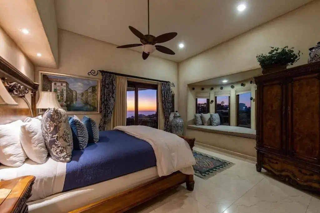 Stunning 6BD Pedregal Villa Maria
