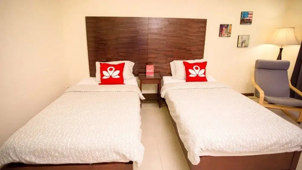 ZEN Rooms Royal Bee