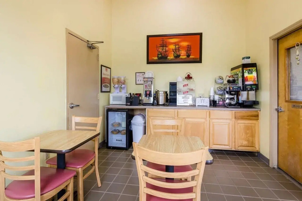 Econo Lodge Marion I-81