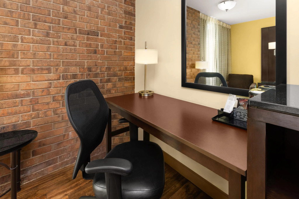 Heritage Inn & Suites San Antonio Airport, Trademark Wyndham