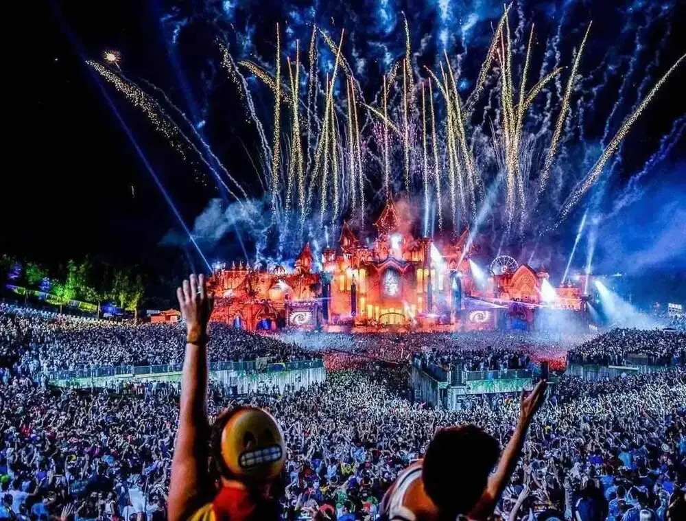 Top Stay! 20min Tomorrowland & 5min Sportpaleis!