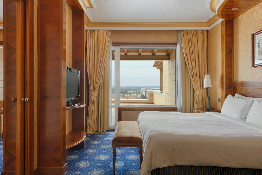 Отель Rome Marriott Park