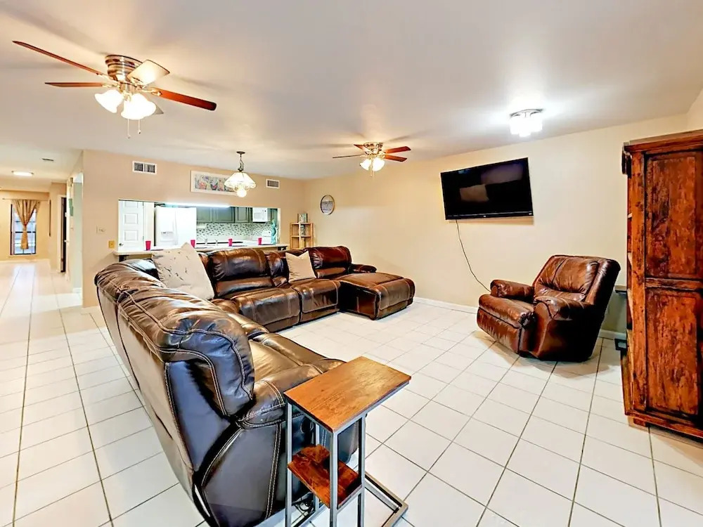 121 E Lantana Street Townhouse Unit B 3 Bedrooms 3 Bathrooms Townhouse