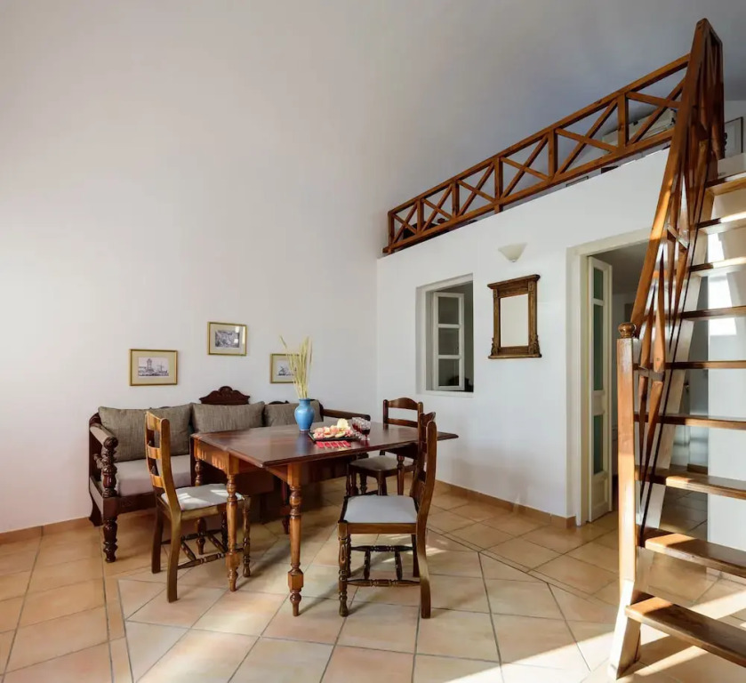 Nikos Villas