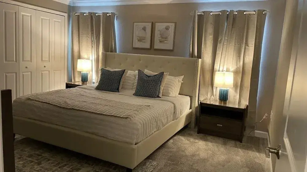 Relaxing 4 Bed Town Home With Splash Pool 4 Bedroom Townhouse by RedAwning