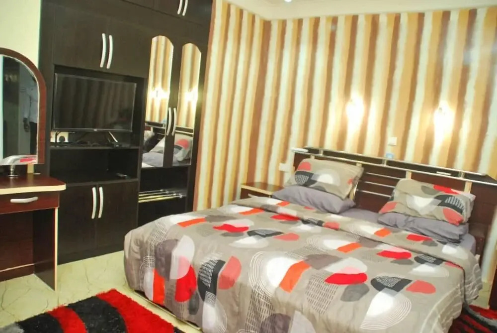 Tobby Royal Suites