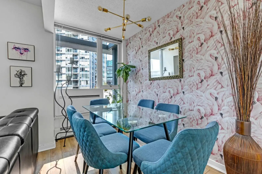 2BR Gastown Downtown Vancouver close to everything