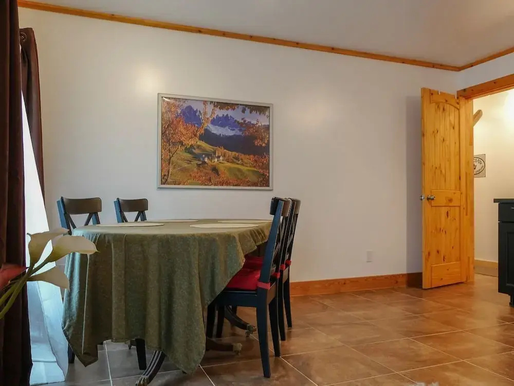 Beautiful Log Chalet Near Fernie, BC