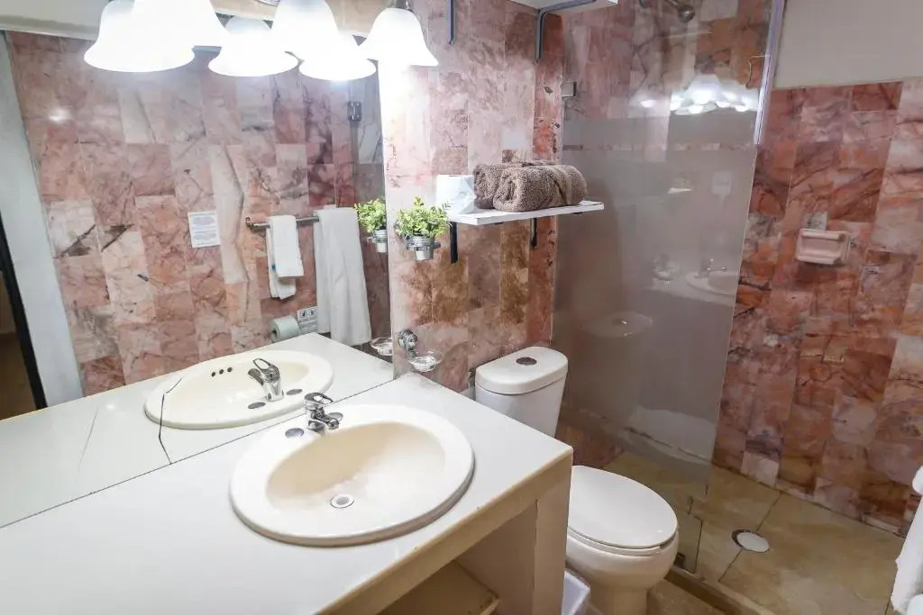 Departamento GRANDE con 2 recamaras con aire 5 camas wifi 115mb, cocina .Cochera techada, #4