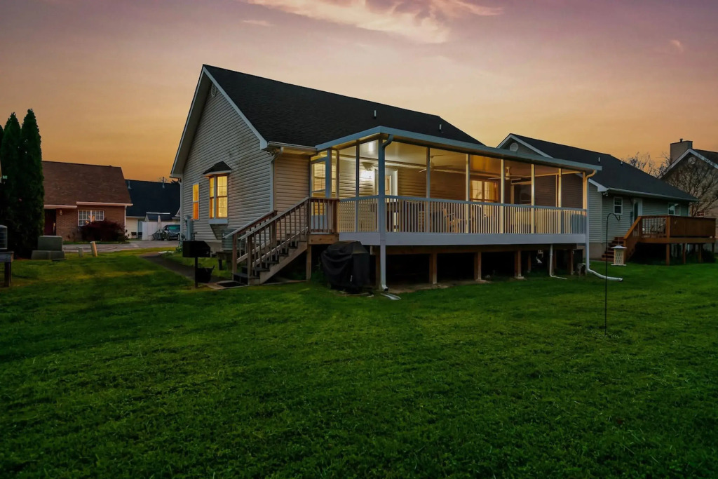 1 Mile to Pkwy Pets Hot Tub Creekside Porch