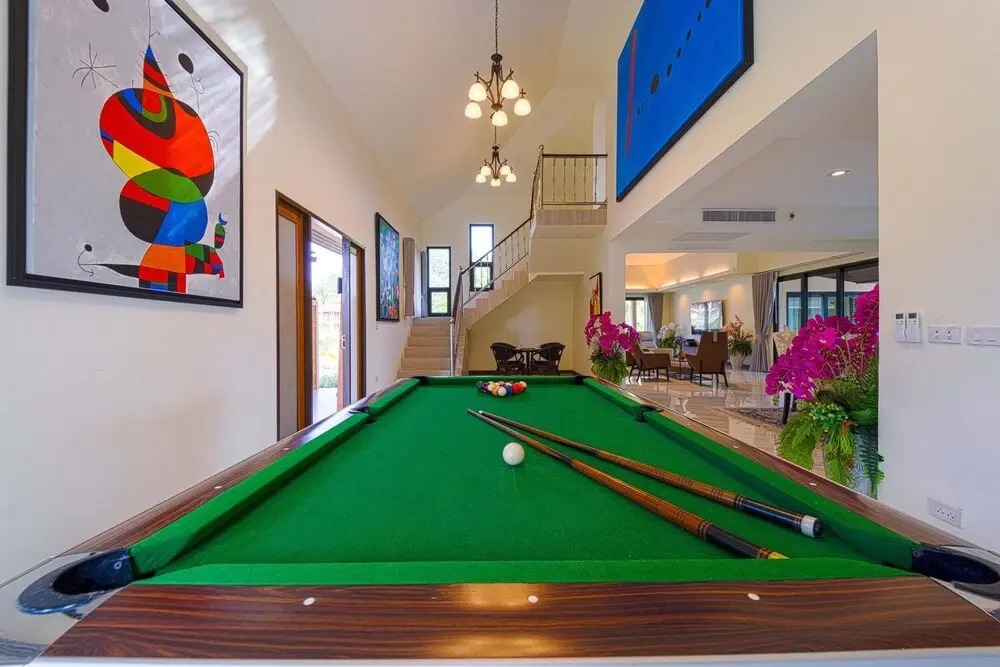Luxury 5 Bedroom Villa Close to Beach SRS