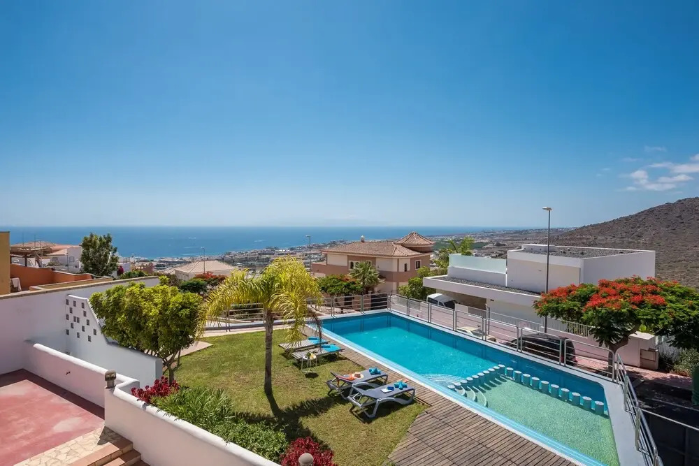 2 Charming Villa,Huge Terraces,Pool,Garden,Seaview