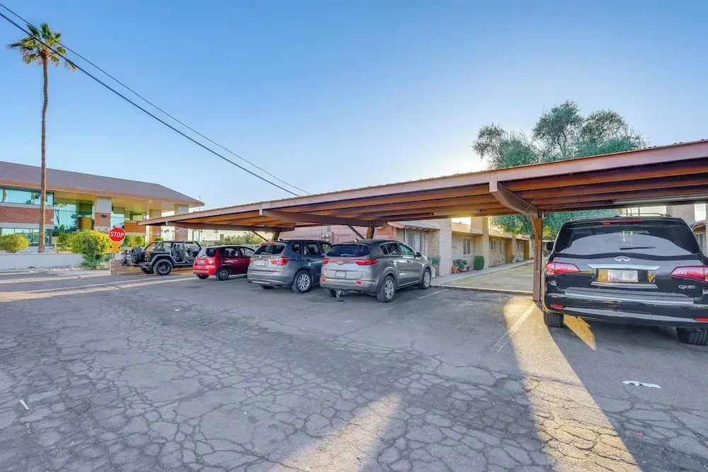 Walk to Conveniences: Tempe Condo w/ Pool!