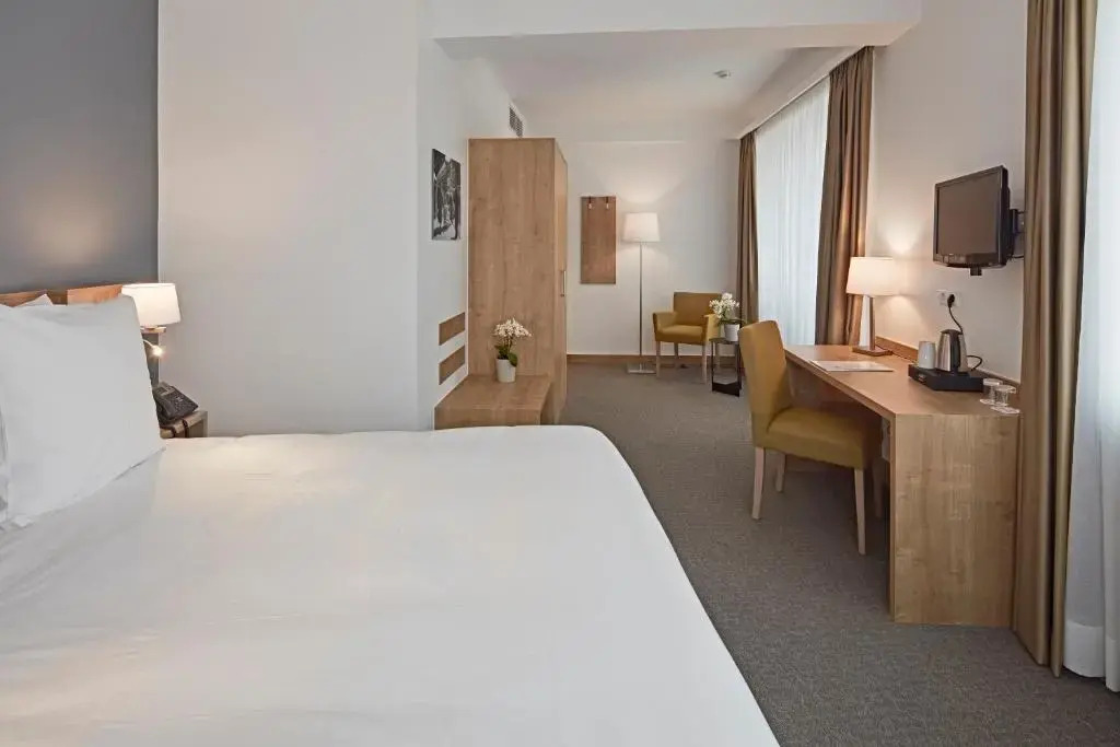 City Hotel