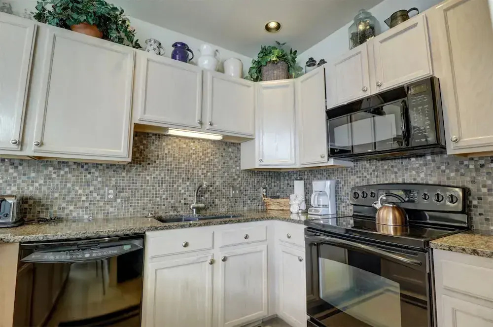 Spacious Slope-side Ski-In Ski-Out Town Home, Private Garage - ER12 by Redawning