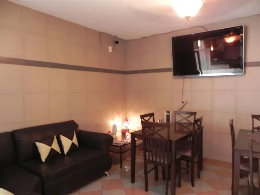 Hotel Revolucion