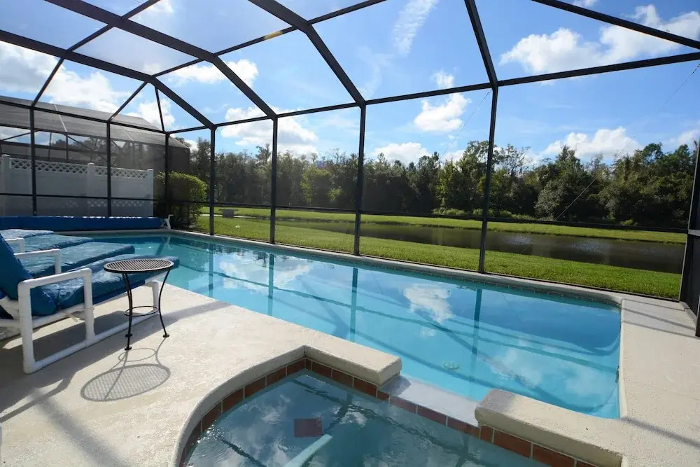 4648 5- Bdrm'Slake Views Facing Poolwater View
