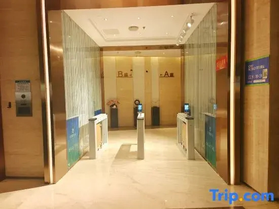 Westin Audio-Visual Homestay (Youth Street Subway Station & Color TV Tower Night Market Branch)