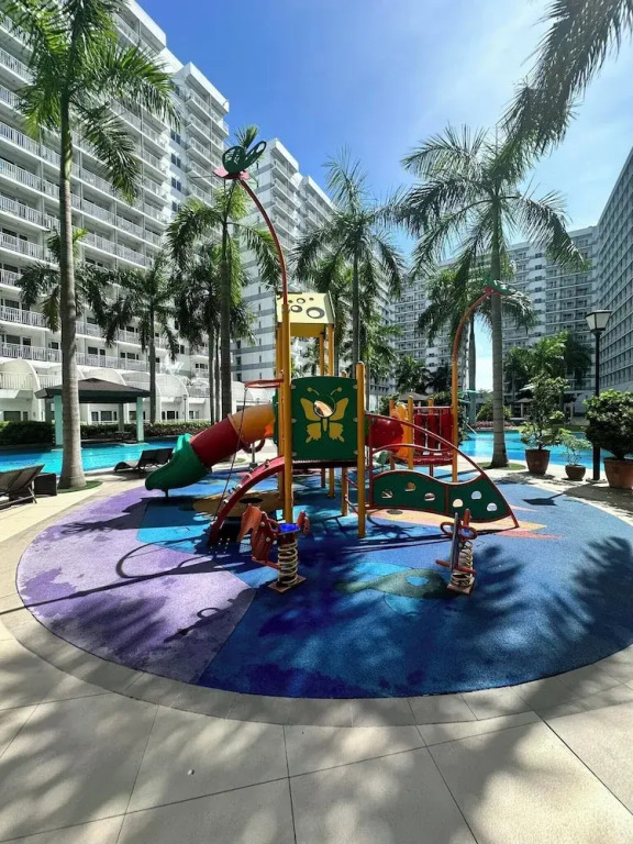 Shell Residences MOA - Josh staycation