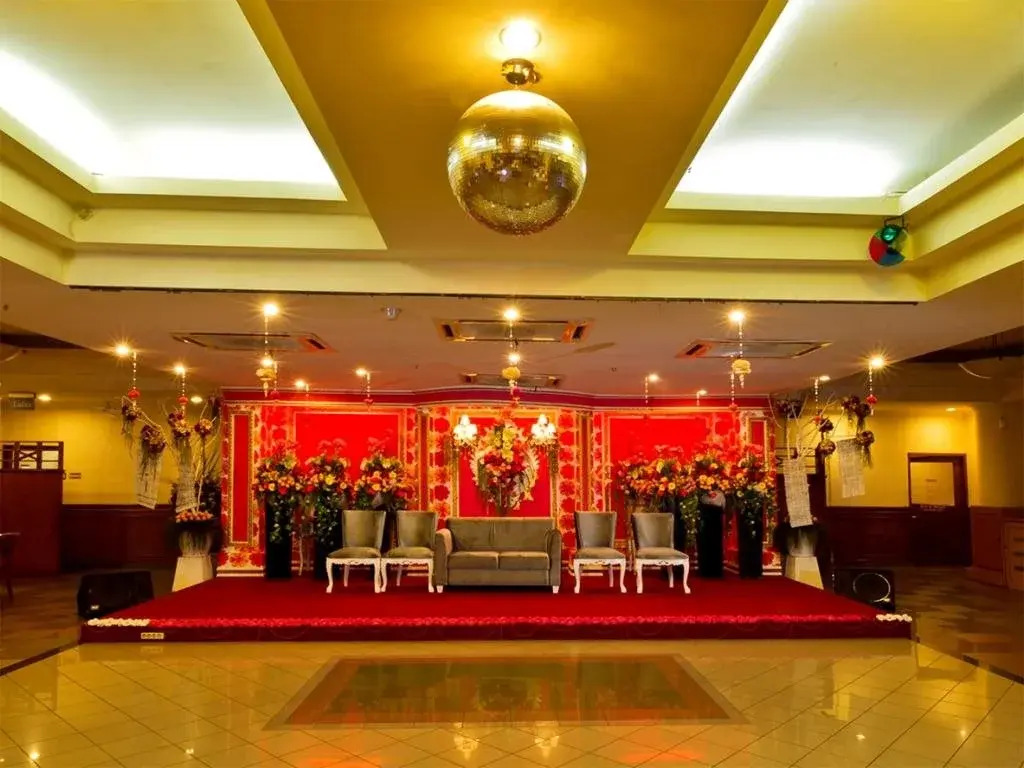 Royal Regal Hotel