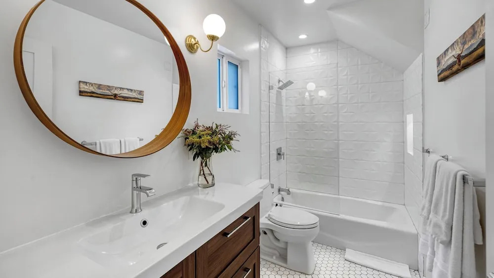 2 Units in Prime Hollywood Location Chic Renovated 1bdrs w/ Patio Avantstay