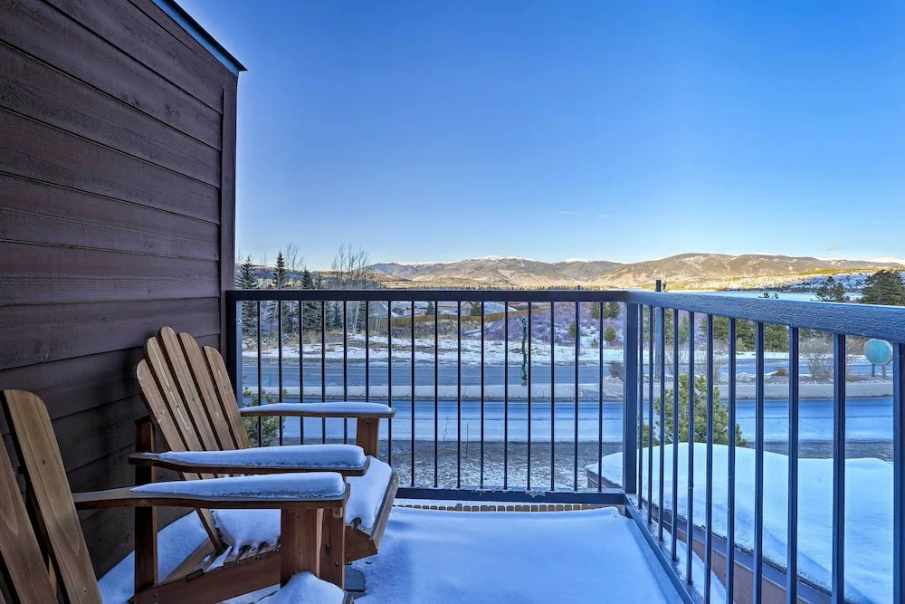 Walk to Main Street: Frisco Townhome w/ Decks
